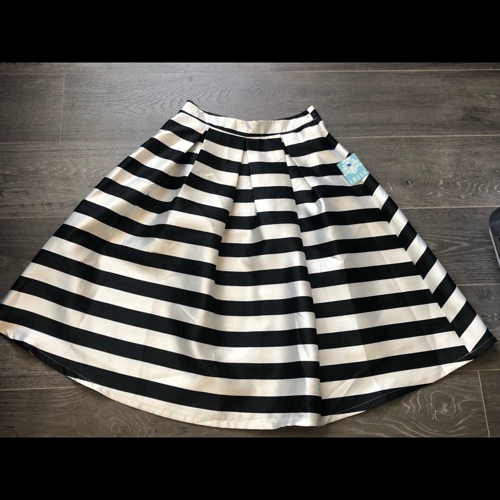 NWT-Black & White A-Line Skirt (mid-calf) | Sm/Med
